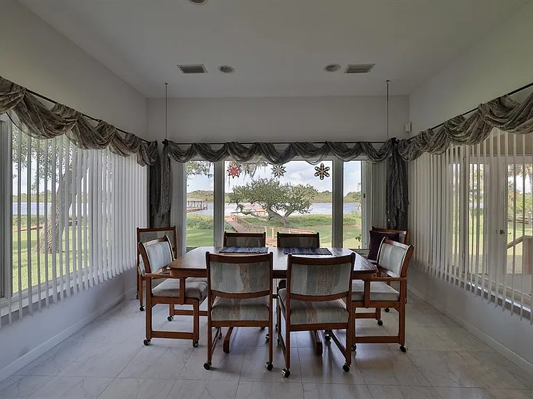 2437 Swordfish Ln — Photo 10