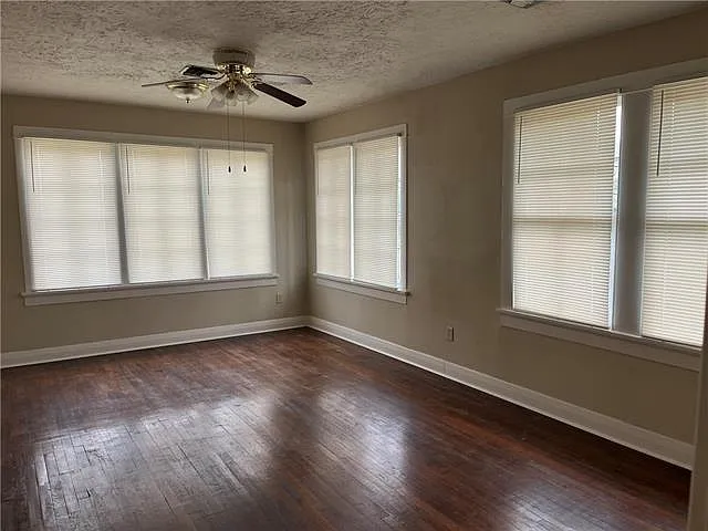 700 Florida Blvd — Photo 10