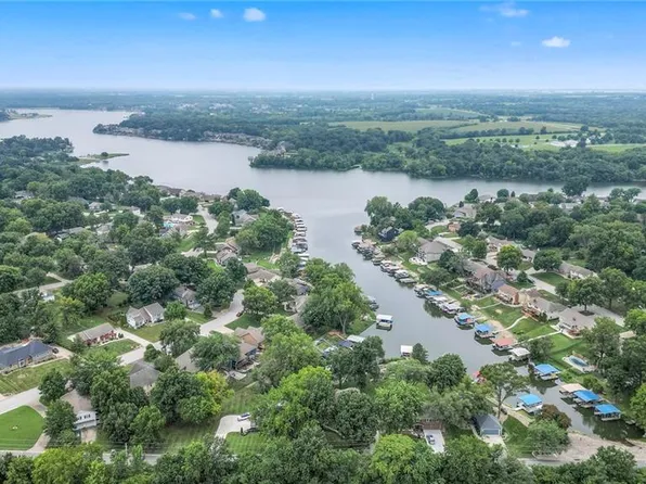 244 N Winnebago Dr, Lake Winnebago, MO 64034