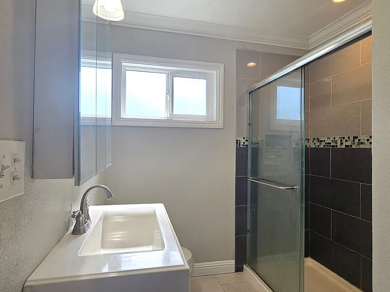 450 California St #8 — Photo 6