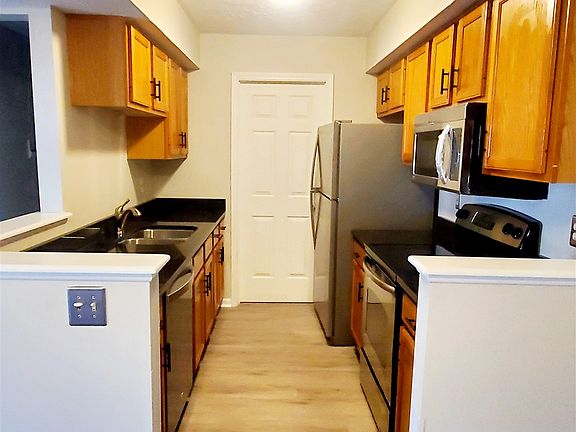 5th image of 160 Herrington Ct APT 2