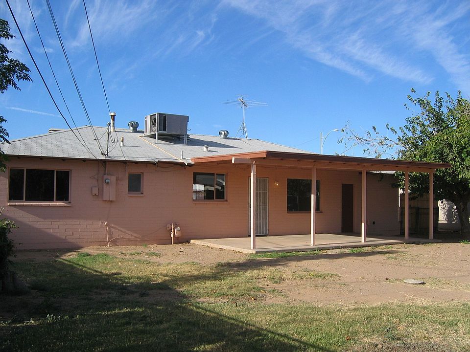 Big Back Yard with Patio