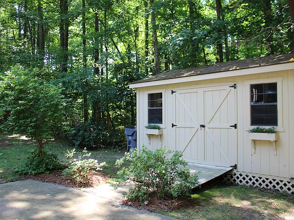 4th image of 4500 Doncaster Dr