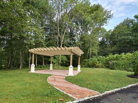 4th image of 85 Walpole St