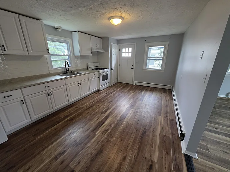122 Beacon St — Photo 3