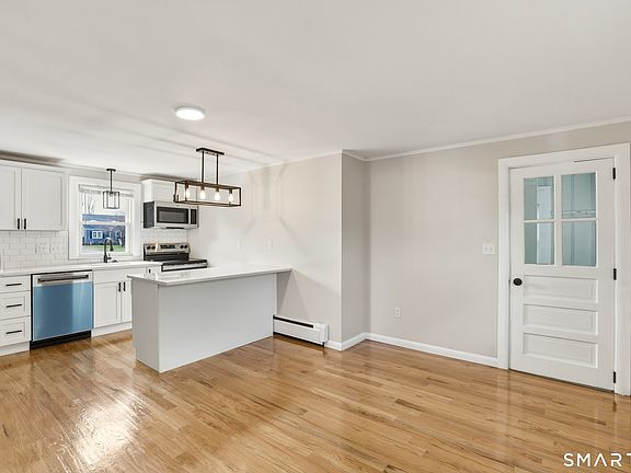 4th image of 140 Camp Avenue