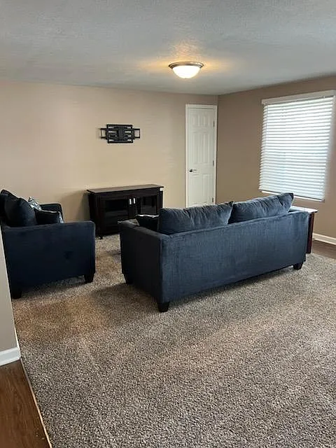 2 bed, $1,050 — Photo 4