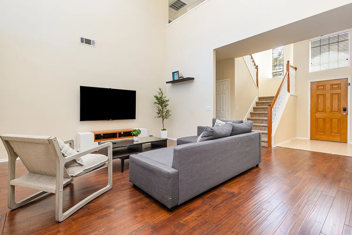 Building Photo - 2213 Cimmaron Dr
