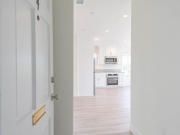 5th image of 3648 S Centinela Ave APT 4