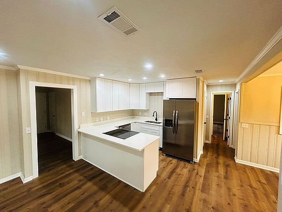 3rd image of 1105 Loop Rd