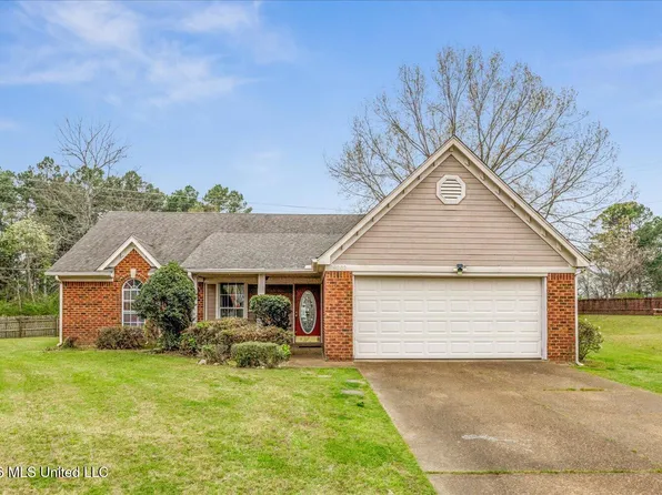 9002 Lakeside Cv, Olive Branch, MS 38654