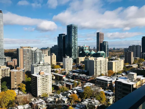 28 Wellesley St E, Toronto, ON