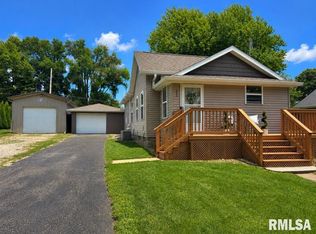 606 N Main St, Roanoke, IL 61561