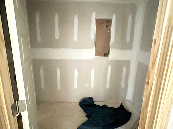Walk in laundry room
