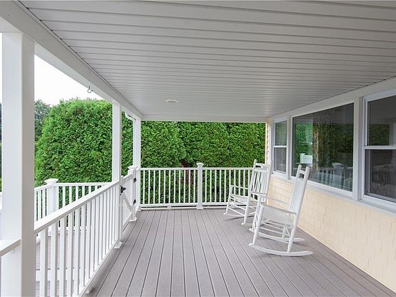 3rd image of 5 Sherri Ln