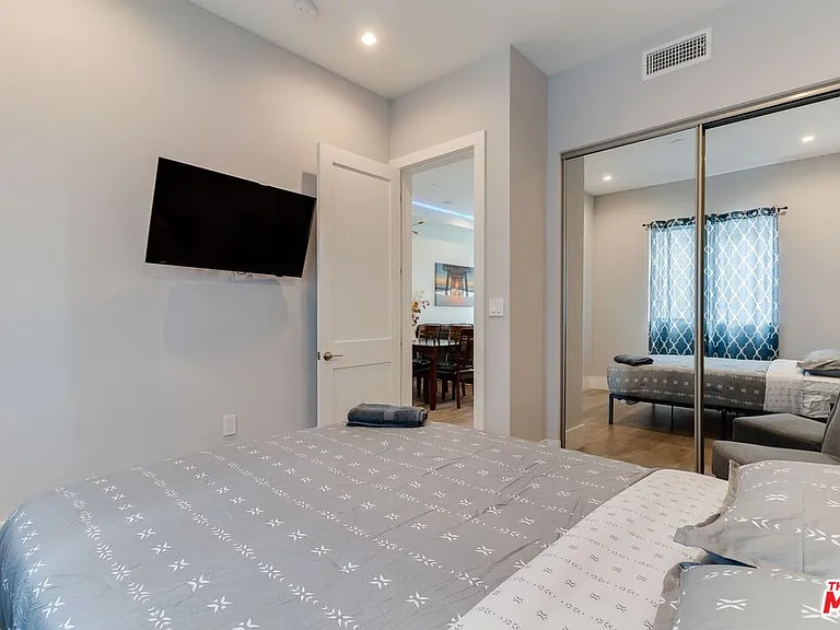 4826 W Pickford — Photo 16