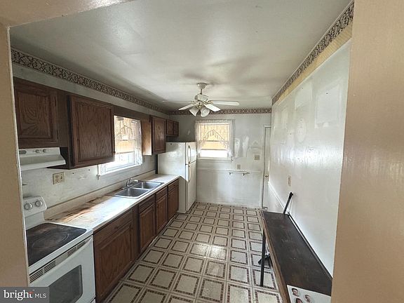 4th image of 806 S 15th St