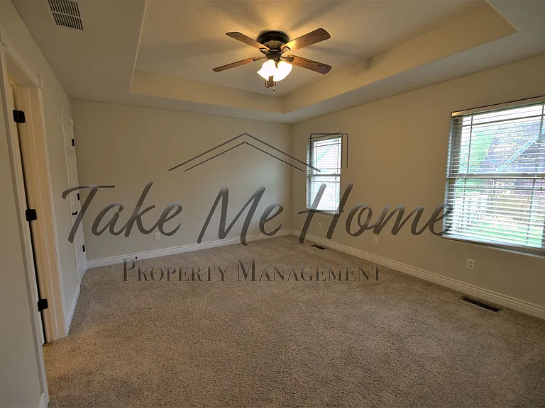 4902 E Farm Road 136 — Photo 11