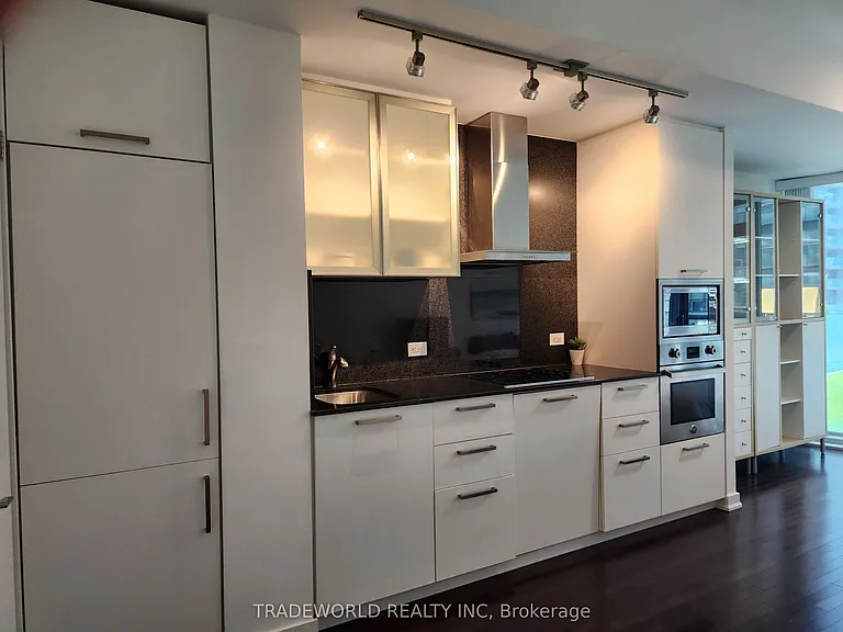 12 York St #308 — Photo 2