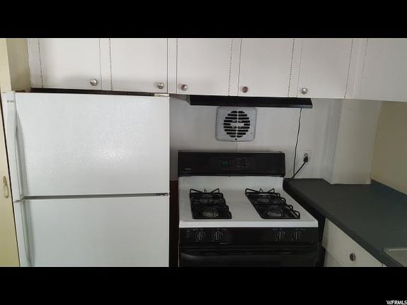 5th image of 133 E Gardena Ave