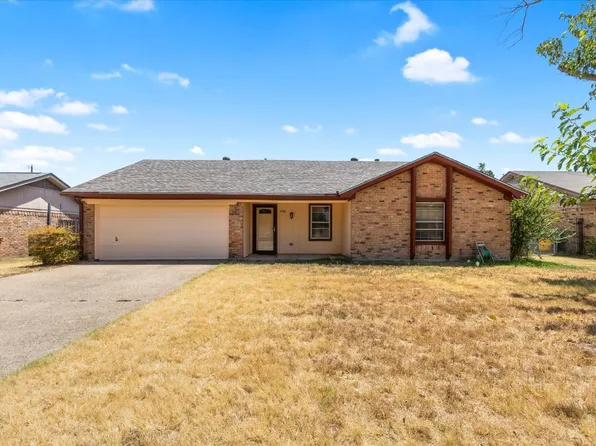 1702 Spring Branch Dr, Cleburne, TX 76033