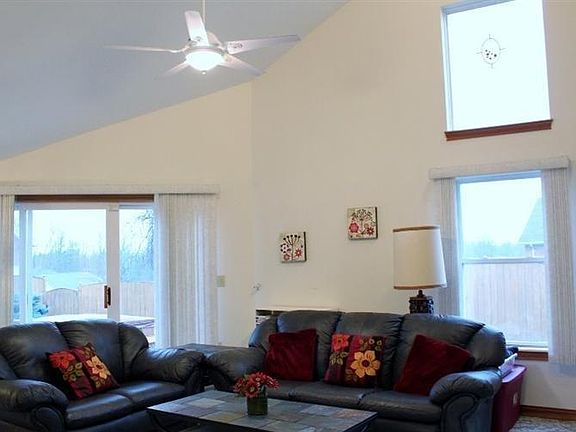 5th image of 2850 Devonshire Ct