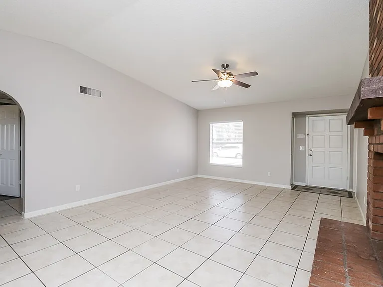 2104 E Boston St — Photo 5