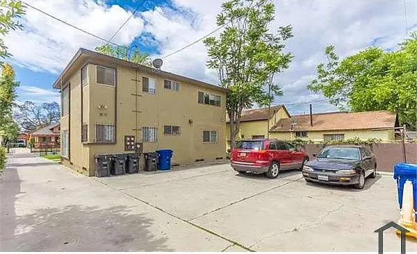 2 bed, 800 sqft, $1,995 — Photo 2