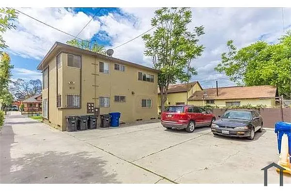 Building Photo - 1617 E 47th St #4