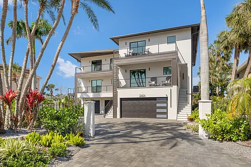 12400 Capri Cir N Photo 1