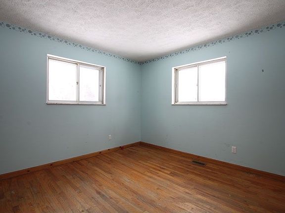 5th image of 10516 Bradley Dr