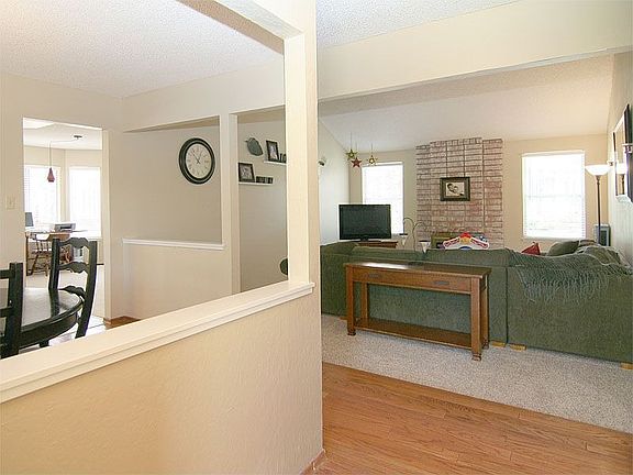 2nd image of 12 Skylark Ct