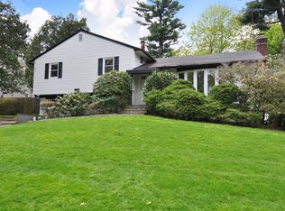 10 Darwood Pl, Hartsdale, NY 10530