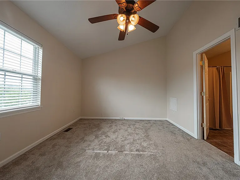 222 Castle Creek Dr — Photo 9