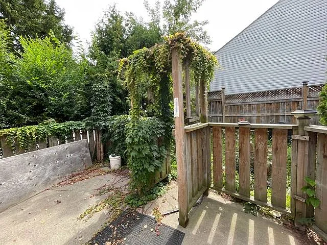 567 Weber St E — Photo 21