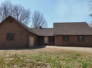 1118 W Northwood Cir, Bolivar, MO 65613