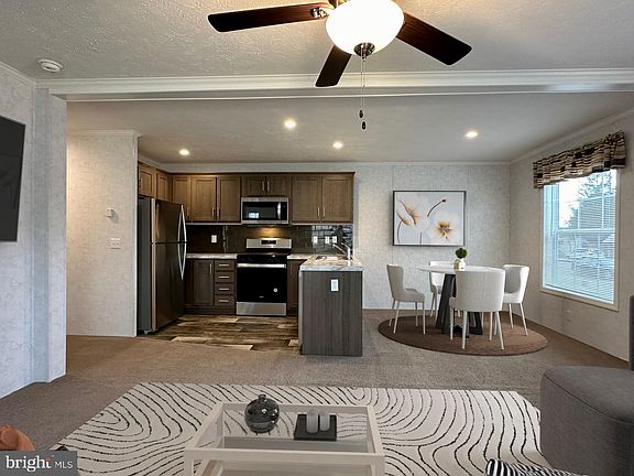 2nd image of 33 Mockingbird Ln