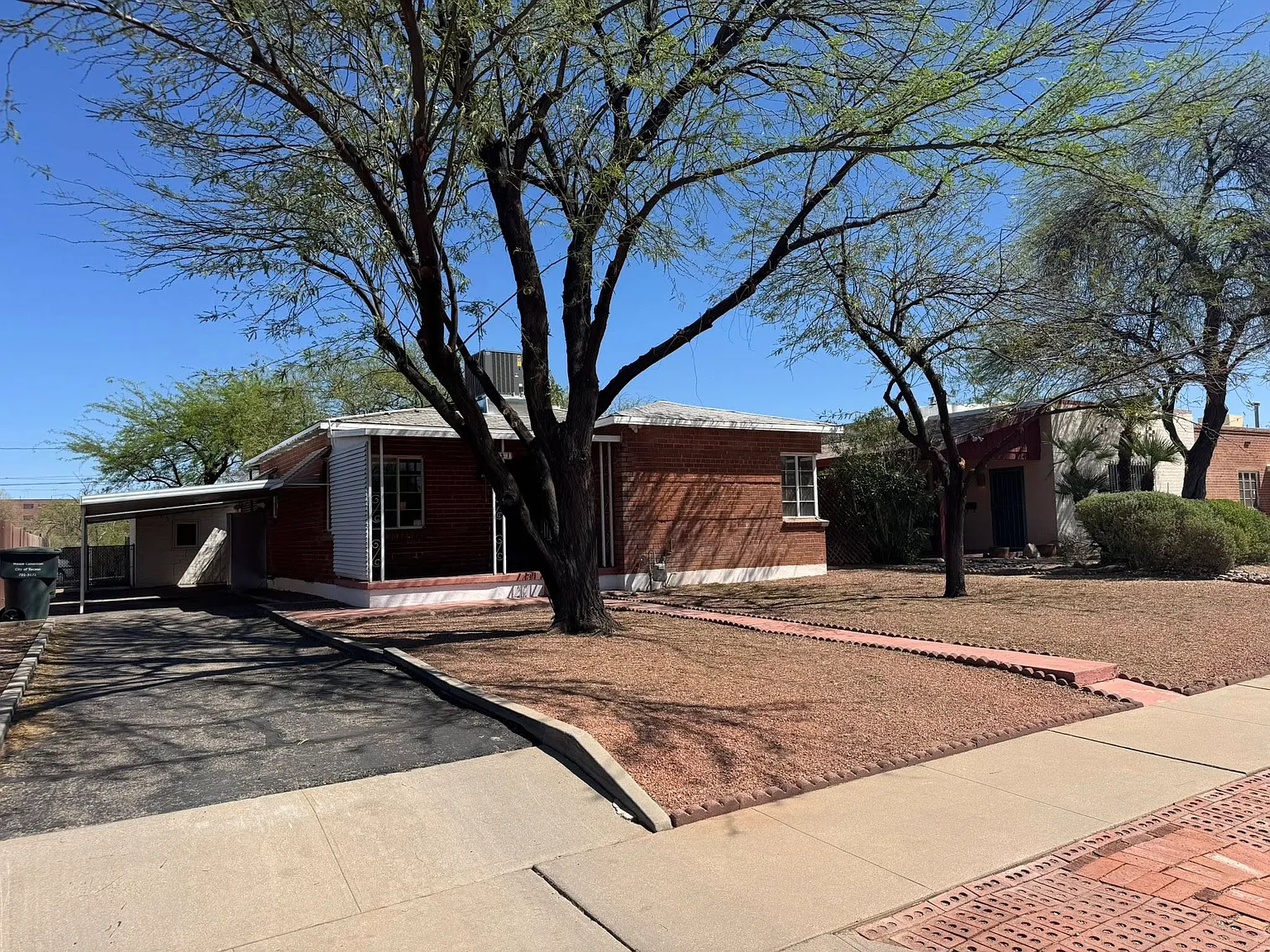 3 bed, 1200 sqft, $1,800 — Photo 2