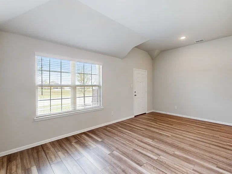 1817 Grassland Dr — Photo 7