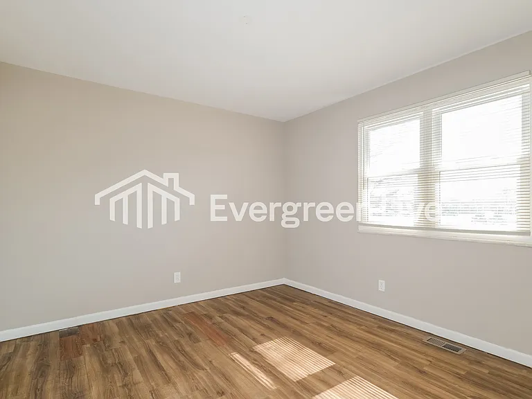 2048 Aristocrat Dr — Photo 8