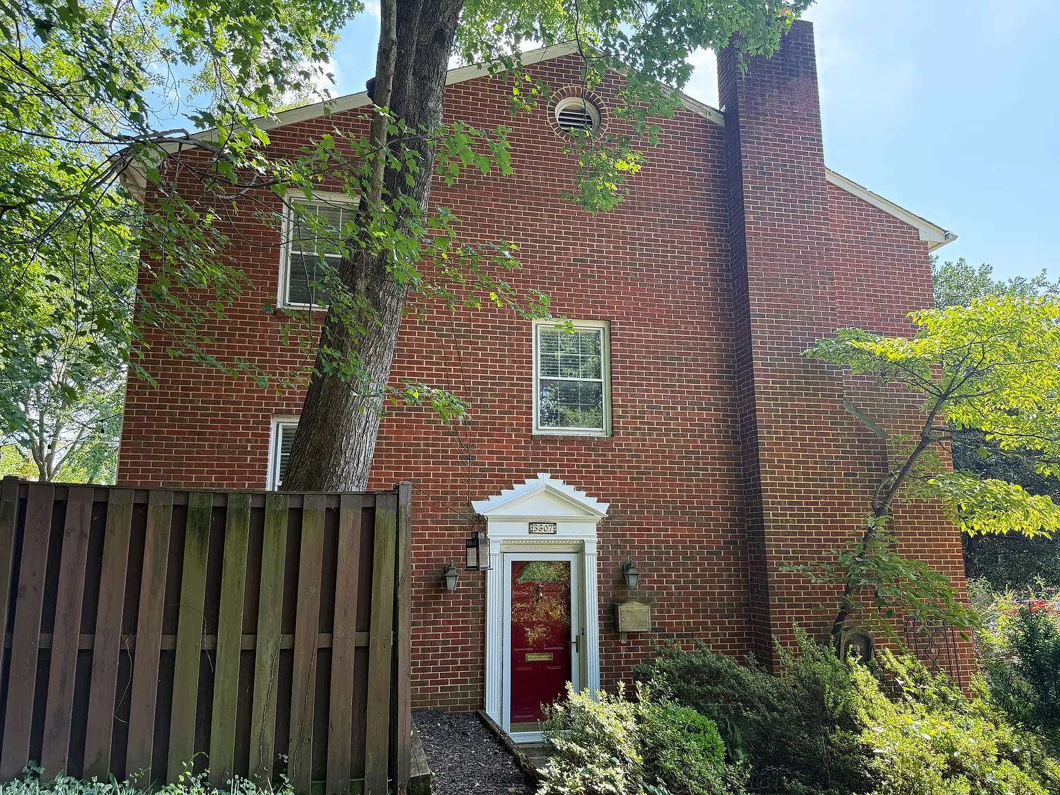 3 bed, 3.5 bath, 1800 sqft, $3,600 — Photo 2