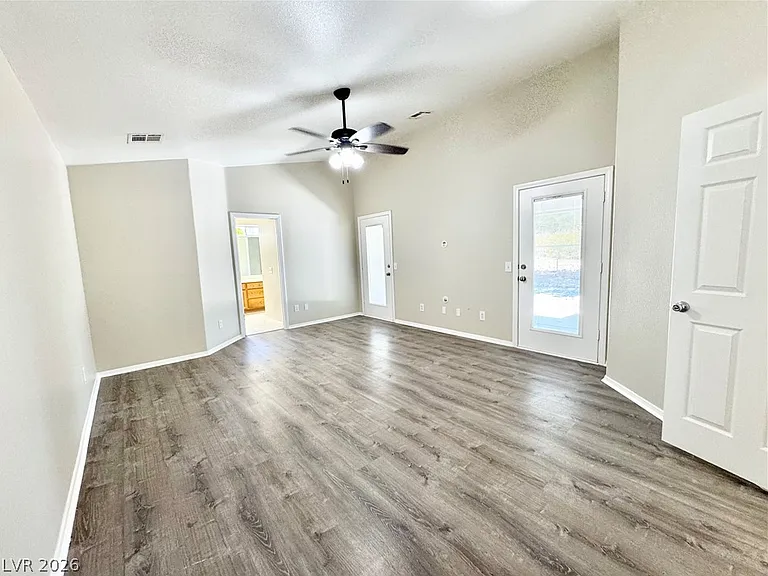 2281 S Zuni Ave — Photo 9