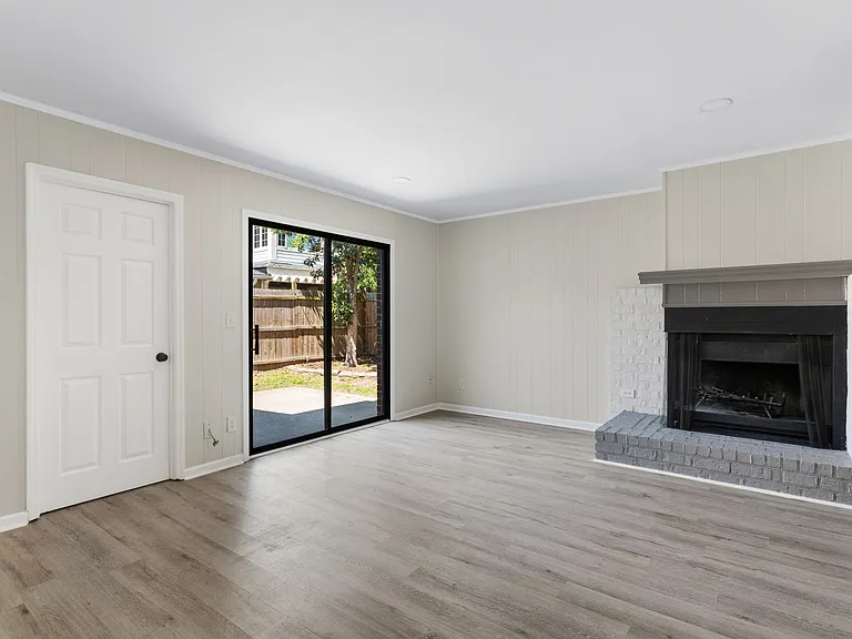 664 Swinton Ct — Photo 11