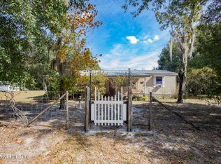 210 LENORE Avenue, Interlachen, FL 32148