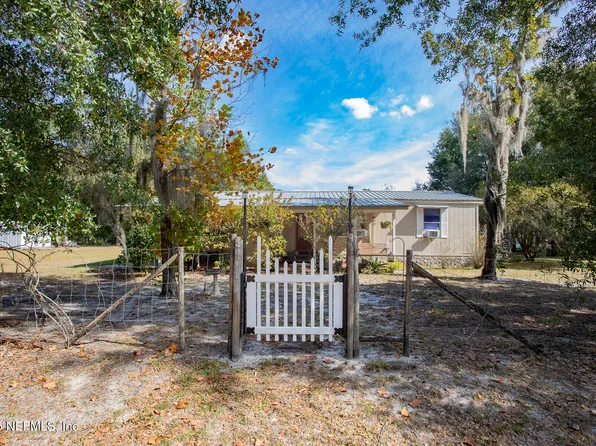 210 LENORE Avenue, Interlachen, FL 32148