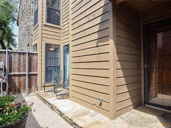 3rd image of 333 Melrose Dr APT 15D
