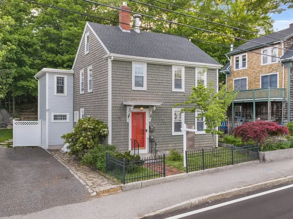 8 Granite St, Rockport, MA 01966