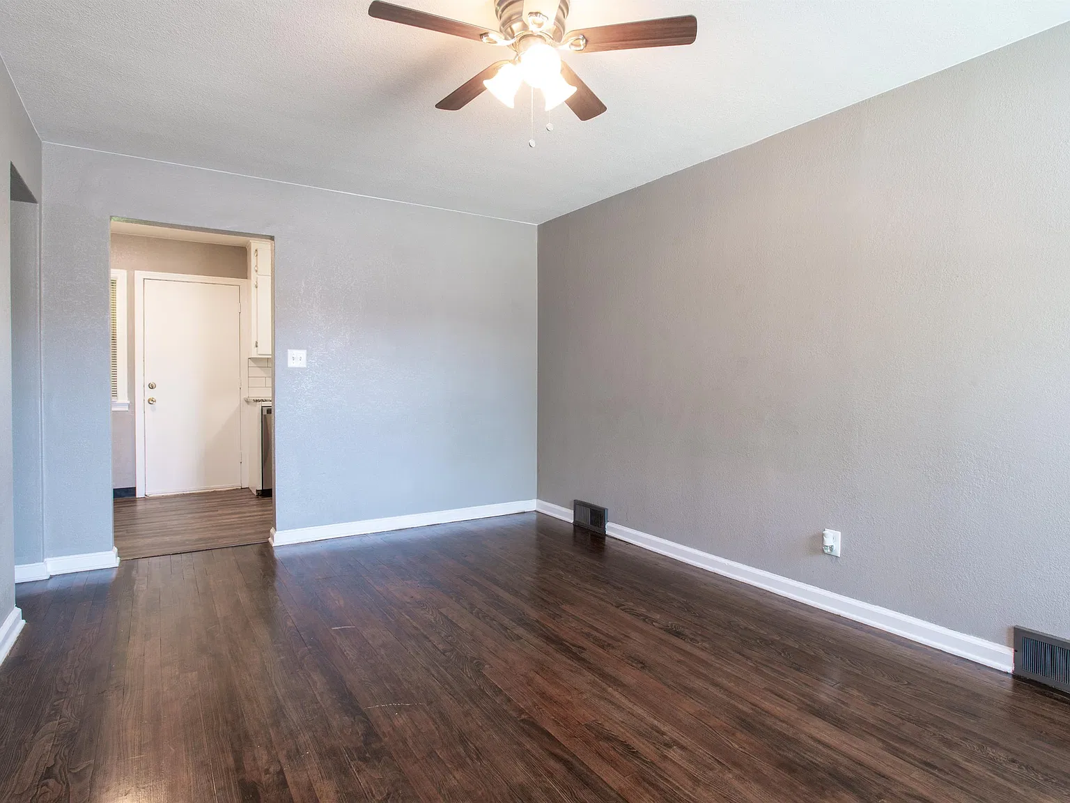 4710-4740 E. Mt. Vernon - 4720 — Photo 2