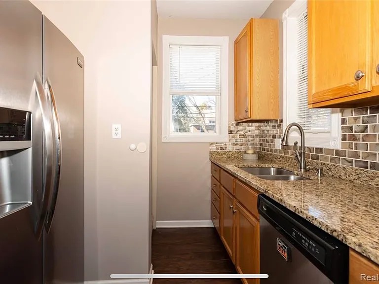 118 S Laurel St — Photo 10