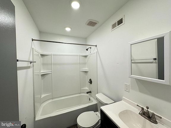 5th image of 3125 N 13th St